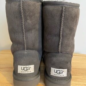 UGG Australia Classic Short Winter Boots Womens Size 6 Gray Leather Sheepskin